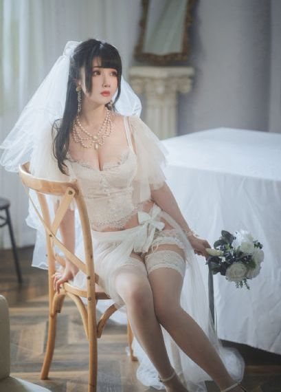 扒开女人下面两片毛茸茸
