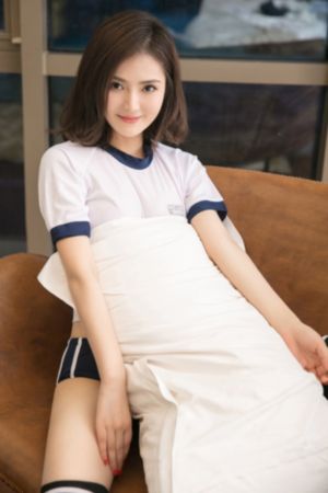 穿制服的女孩