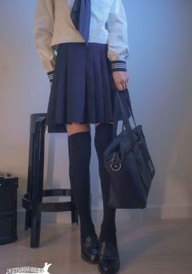 在黑暗中我们堕落